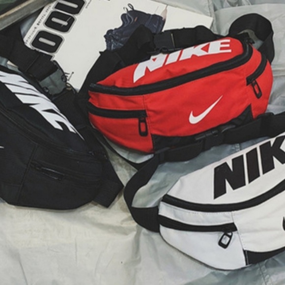 Nike Handbags - Unisex Nike Fannypack